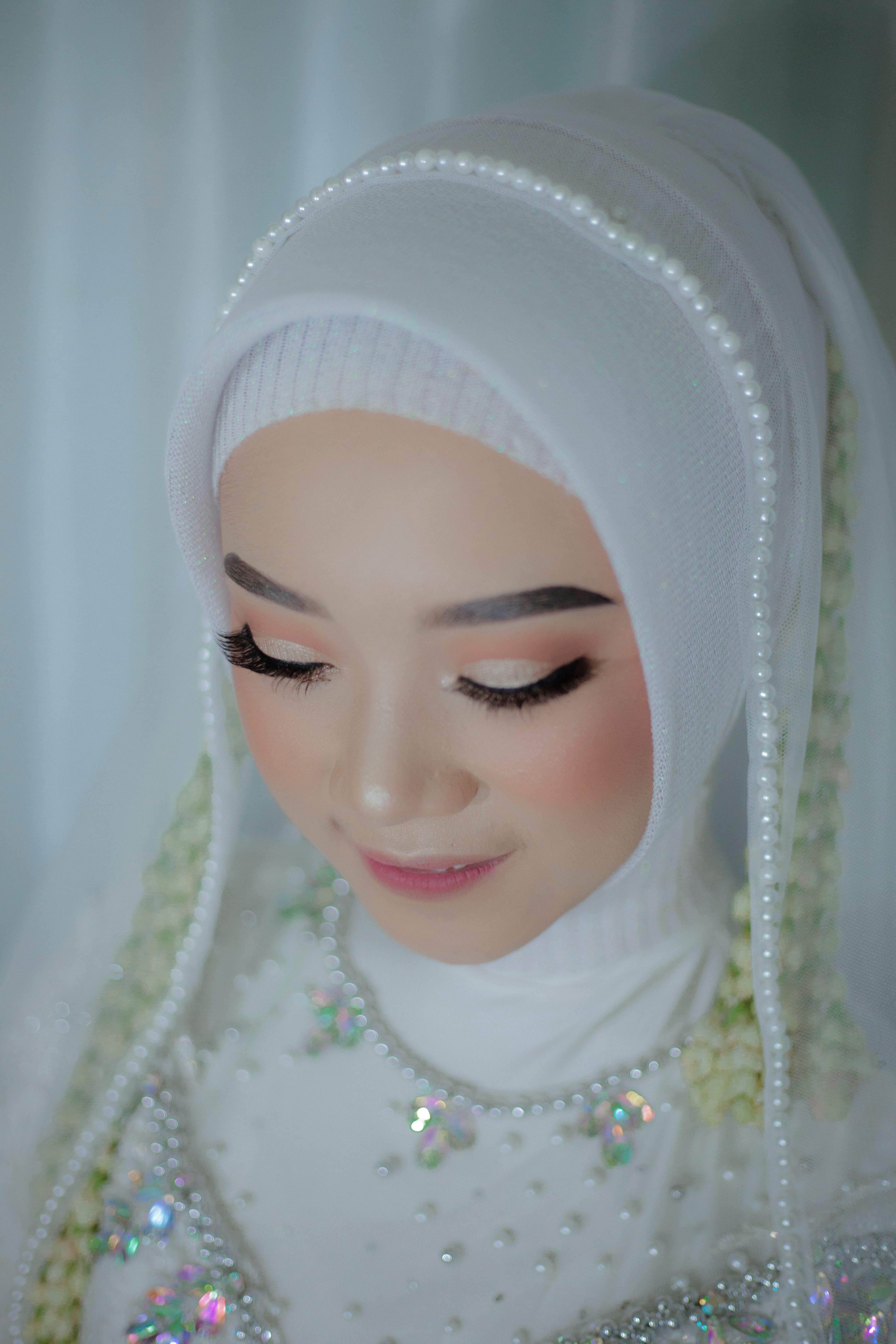 Beautiful bride in traditional attire with exquisite makeup in Bengkulu, Indonesia. - Fotografer Sidoarjo