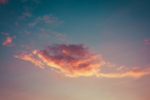 Free A stunning cloudscape during sunset with vibrant and pastel hues, capturing a tranquil sky scene. Stock Photo