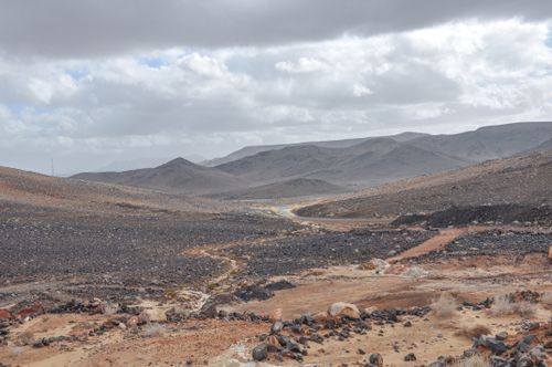 Free A barren mountain landscape with rolling hills and overcast skies, illustrating a desolate atmosphere. Stock Photo