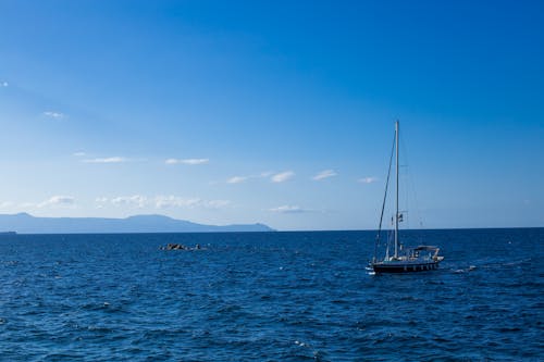 Foto profissional grátis de ao ar livre, barco a vela, céu azul