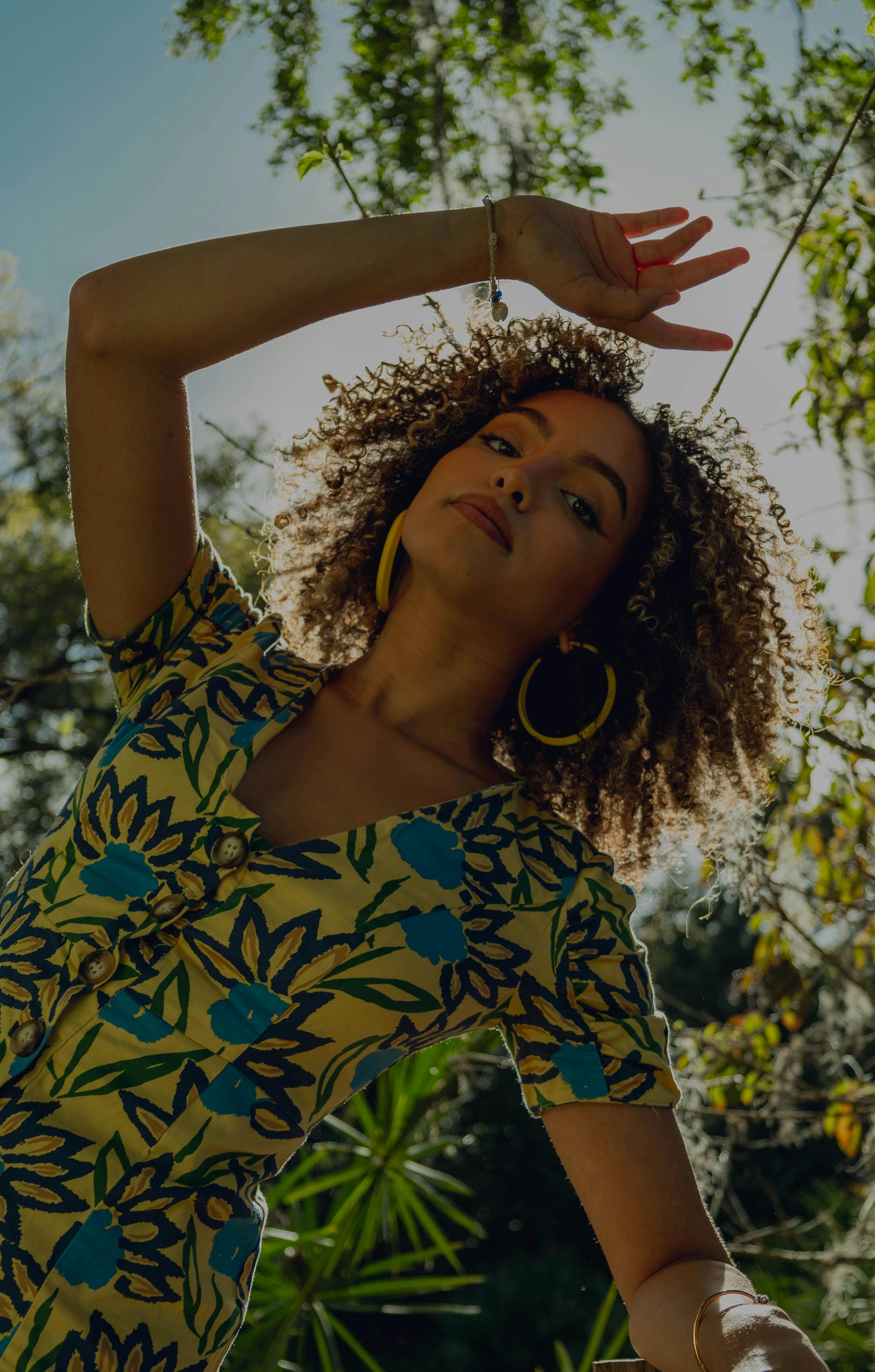 De franc Foto d'estoc gratuïta de @outdoor, aixecant la mà, arracades de cèrcol Foto d'estoc