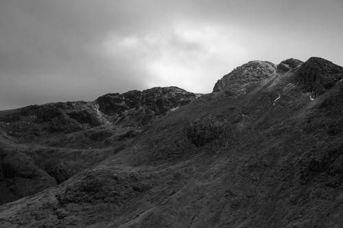 Darmowe zdjęcie z galerii z czarno-biały, góra, krajobraz