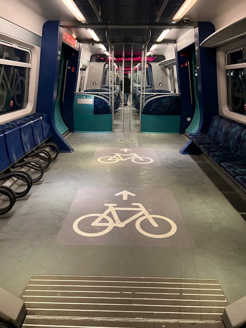 Darmowe zdjęcie z galerii z jazda na rowerze, metro, pociąg