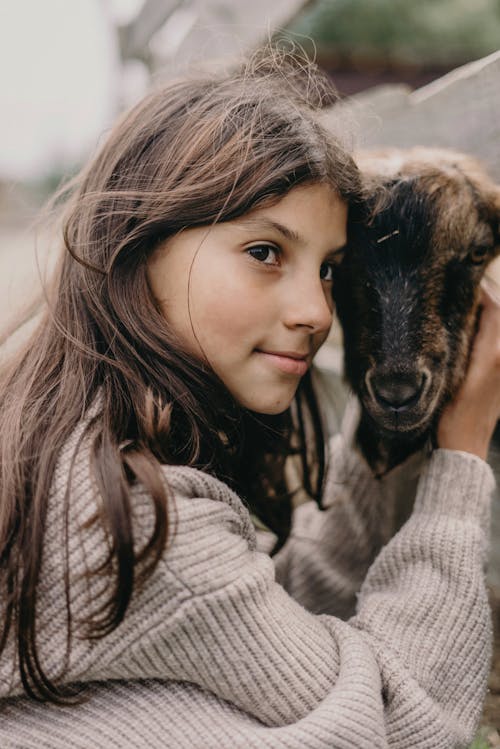 Immagine gratuita di abbracciando, adolescente, animale