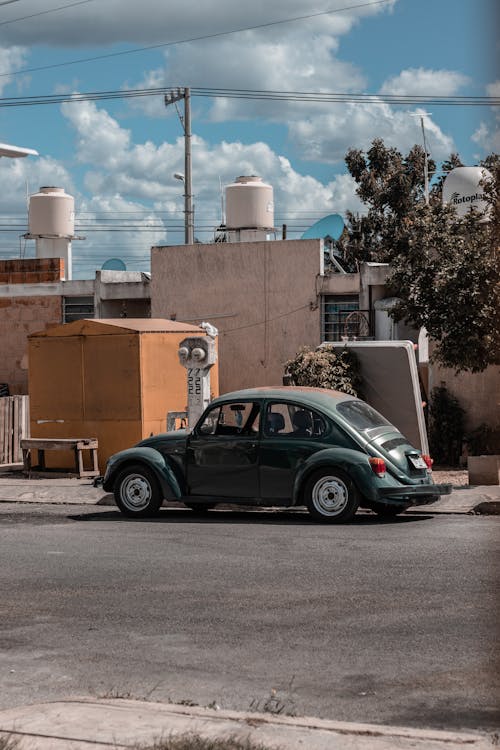 бесплатная Бесплатное стоковое фото с Volkswagen Beetle, автомобиль, вертикальный выстрел Стоковое фото