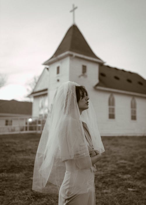 Безкоштовне стокове фото на тему «білий, вертикальні постріл, весілля»