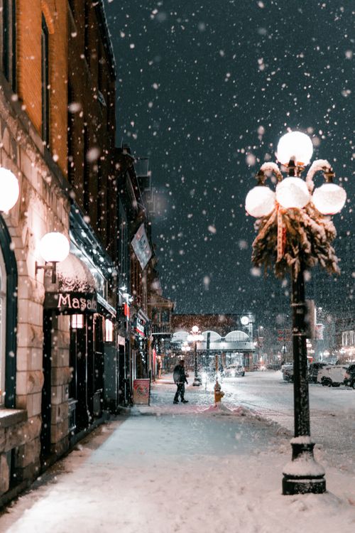 Free Serene winter evening in Ottawa with snow-covered streets, glowing streetlights, and urban ambiance. Stock Photo