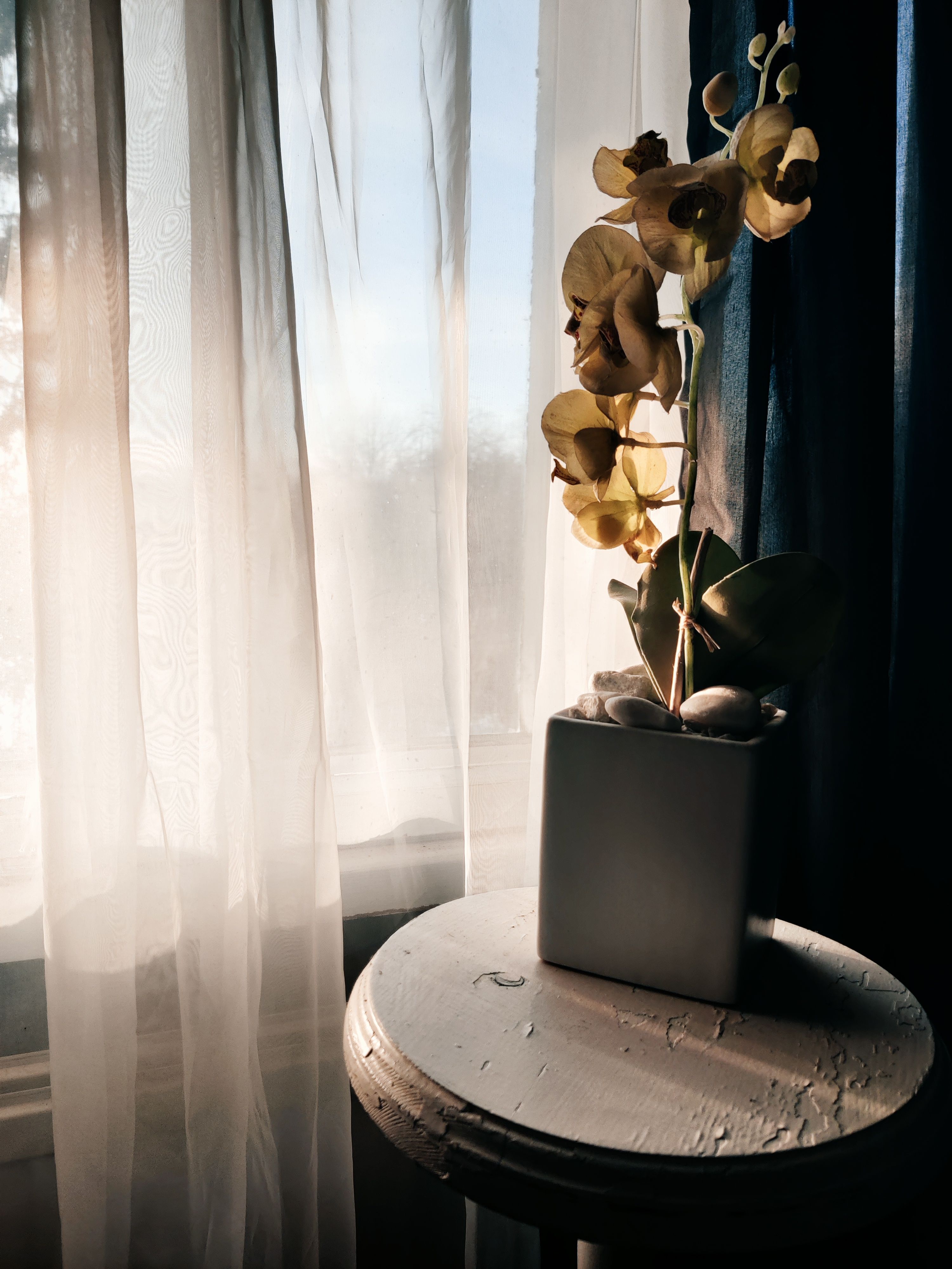 Mirror over Dresser · Free Stock Photo
