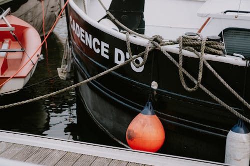 Kostenloses Stock Foto zu bojen, boote, dock