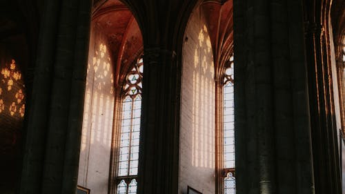 Foto profissional grátis de capela, católico, colunas
