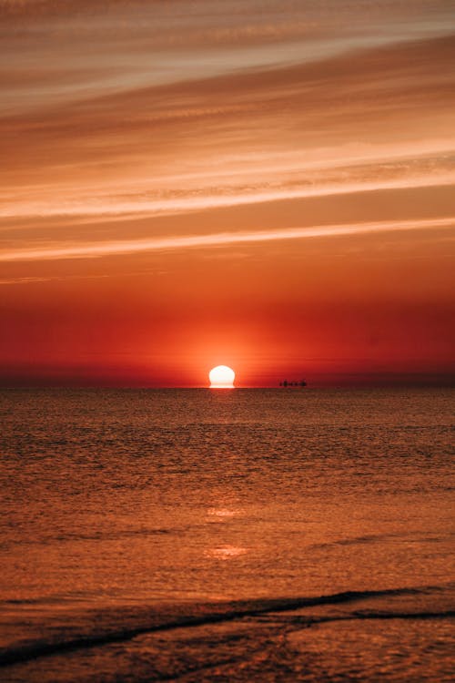 Kostenloses Stock Foto zu dämmerung, gewässer, himmel