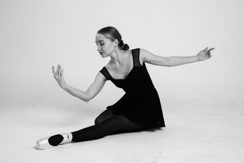 Free Grayscale Photo of a Ballerina Stock Photo