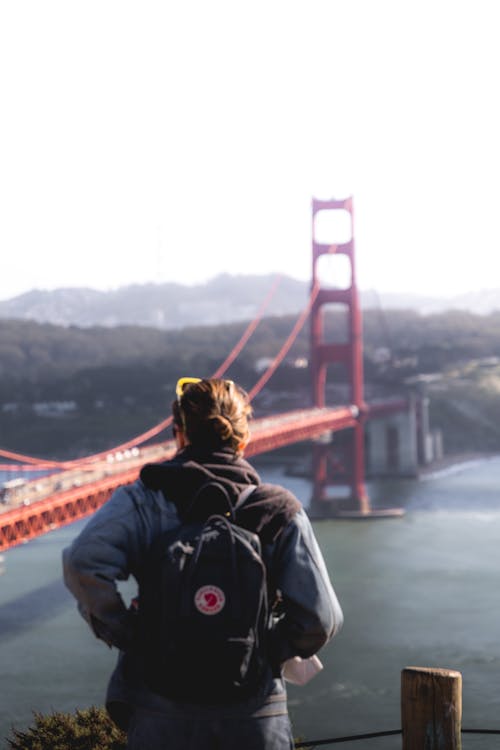 Základová fotografie zdarma na téma batoh, most Golden Gate, osoba