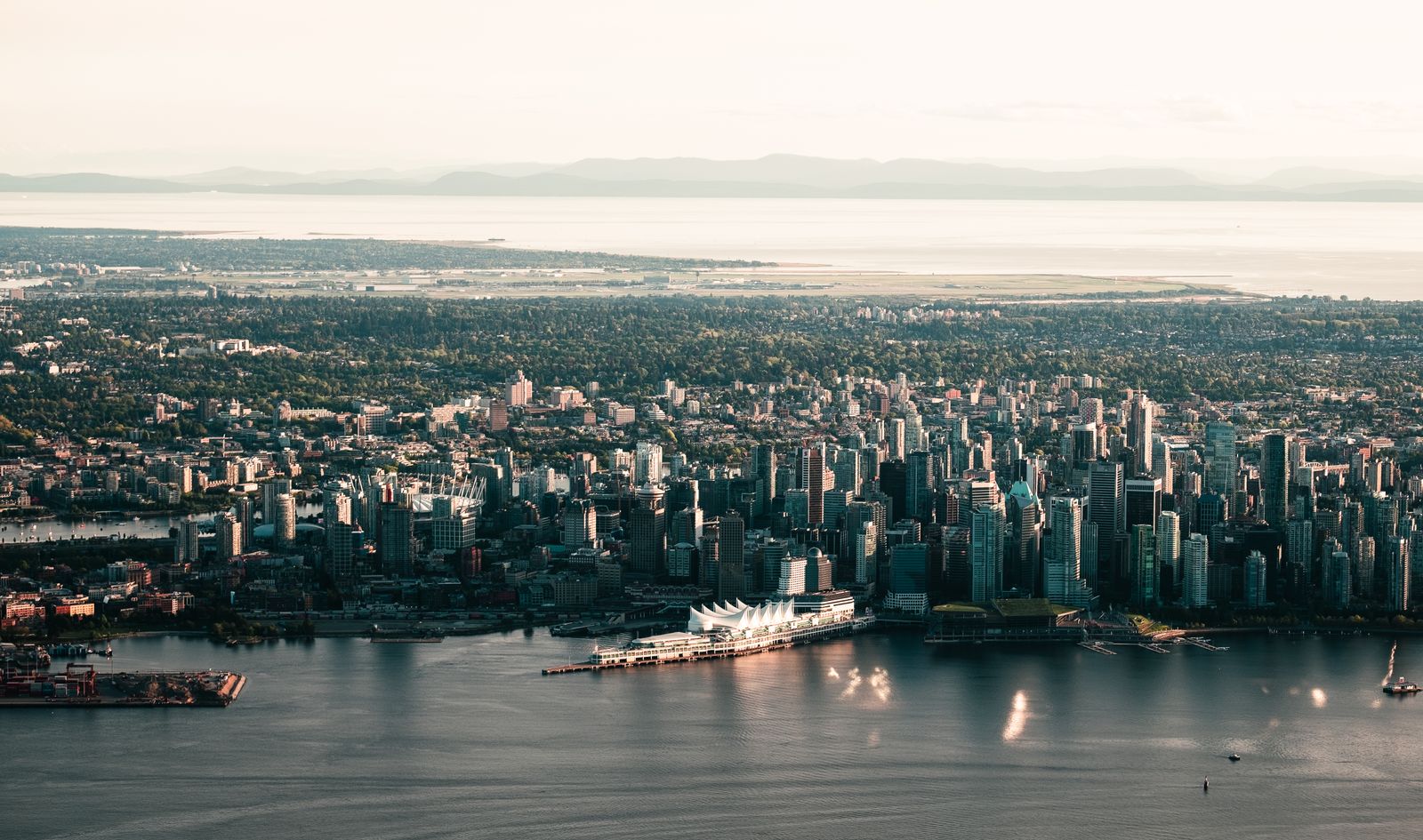 Harbour city skyline at dusk, photo by Jeremy Lee on Pexels