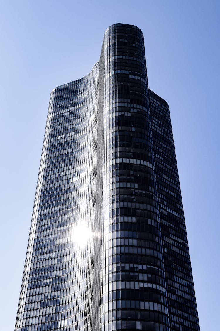 The Lake Point Tower In Chicago