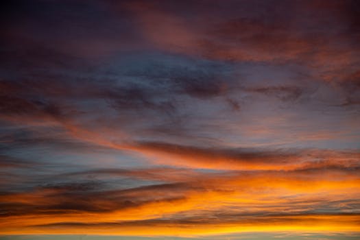 Captivating sky with dramatic clouds during a vibrant sunset, perfect for scenic backgrounds.