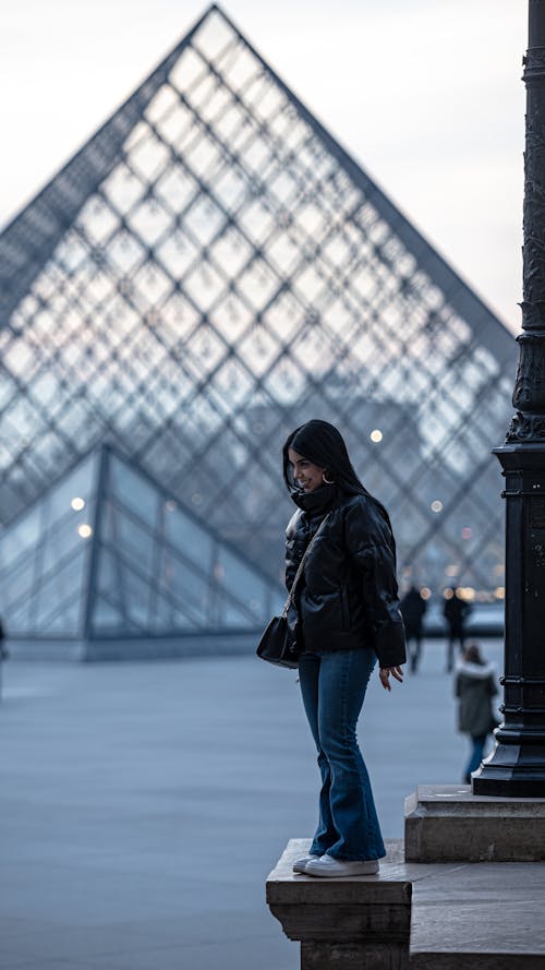 Fotos de stock gratuitas de chaqueta negra, de pie, Francia