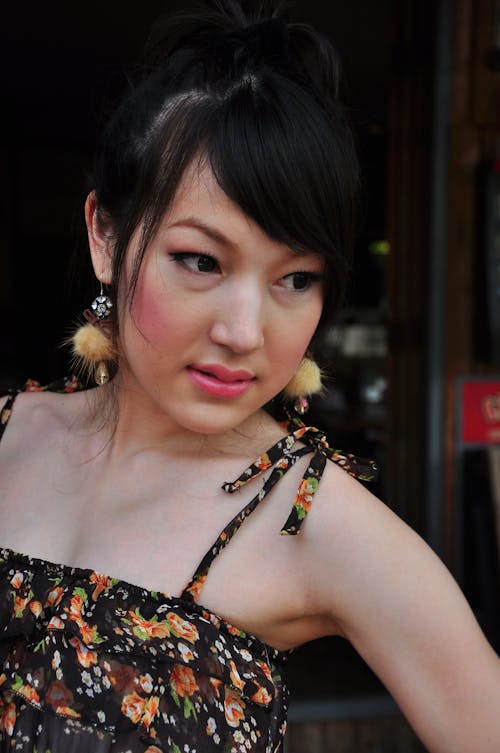 アジアの女性, イヤリング, ピンクの唇の無料の写真素材