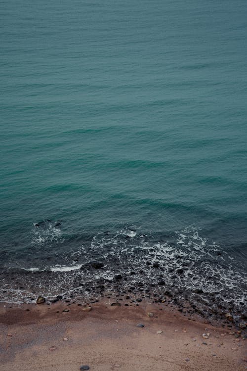 Бесплатное стоковое фото с Аэрофотосъемка, волны, океан