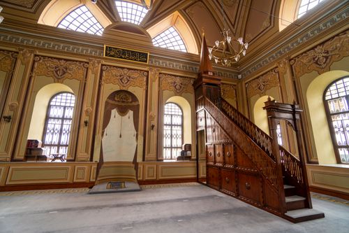 Free Explore the ornate interior of a historic mosque in Istanbul with intricate woodwork and decorative details. Stock Photo