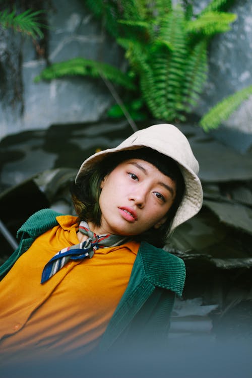 亞洲女人, 印花大手帕, 垂直拍摄 的 免费素材图片