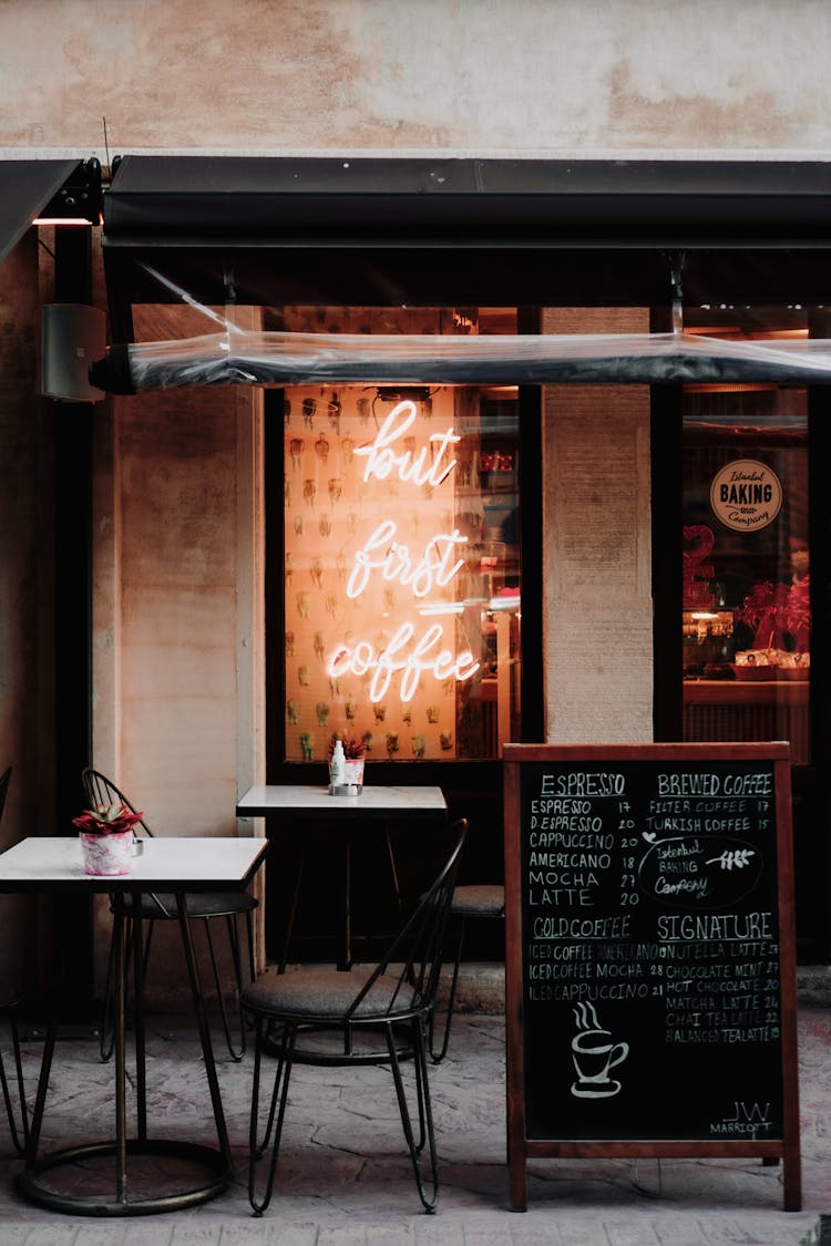 Coffee Shop With An Al Fresco Dining