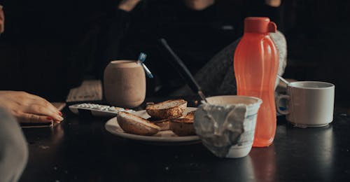 Foto profissional grátis de café da manhã, canecas, contêiner