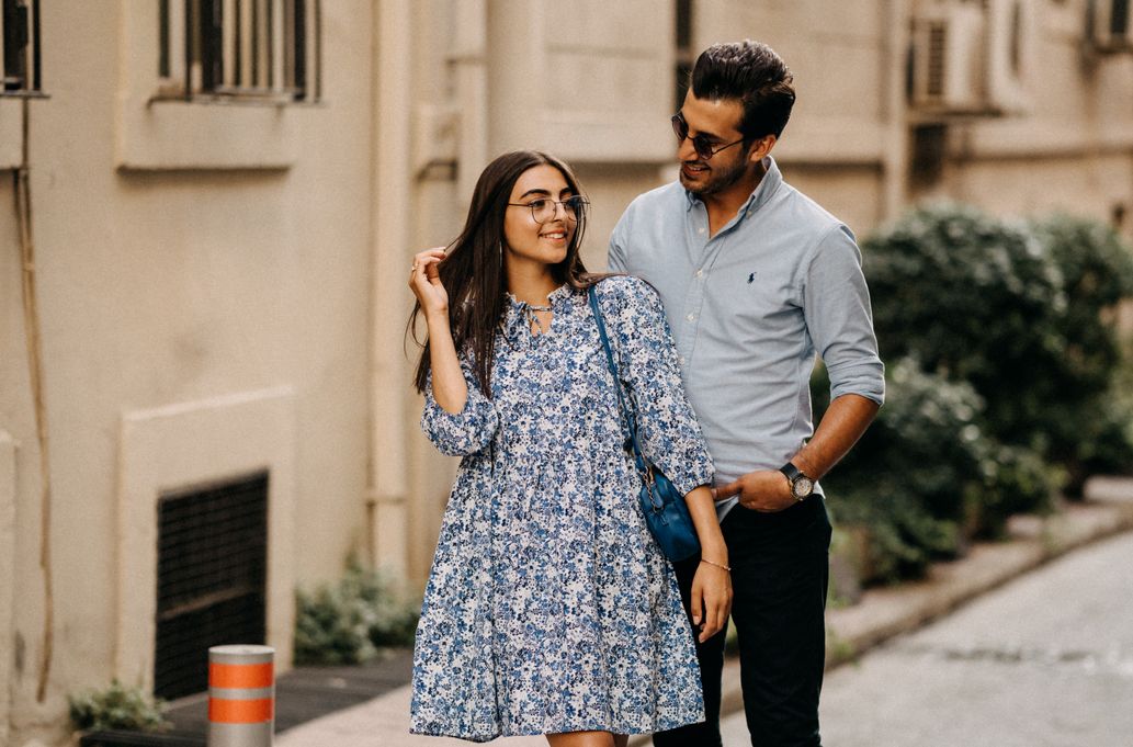 Online dating: starting a conversation on a niche platform