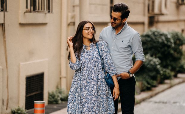 Online dating: starting a conversation on a niche platform