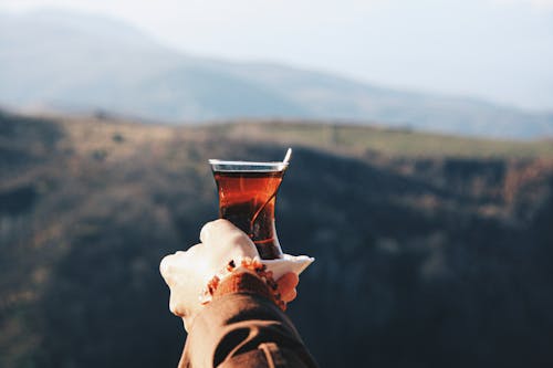 bardak, Çay, el içeren Ücretsiz stok fotoğraf
