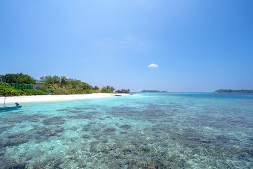Free Pristine tropical beach with clear turquoise waters and bright blue sky, perfect for a getaway. Stock Photo