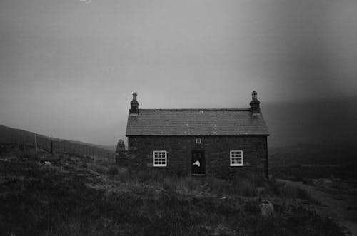 Бесплатное стоковое фото с горный склон, дом, кирпичный дом