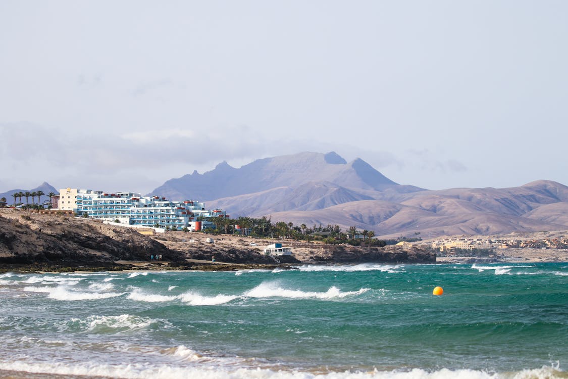 Základová fotografie zdarma na téma budovy, fuerteventura, hory