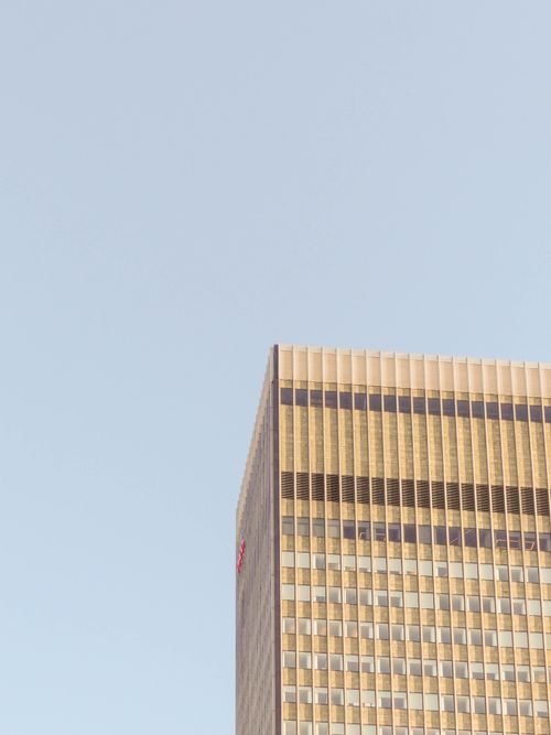 Free A modern high-rise building under a clear sky in Montréal, perfect for business themes. Stock Photo
