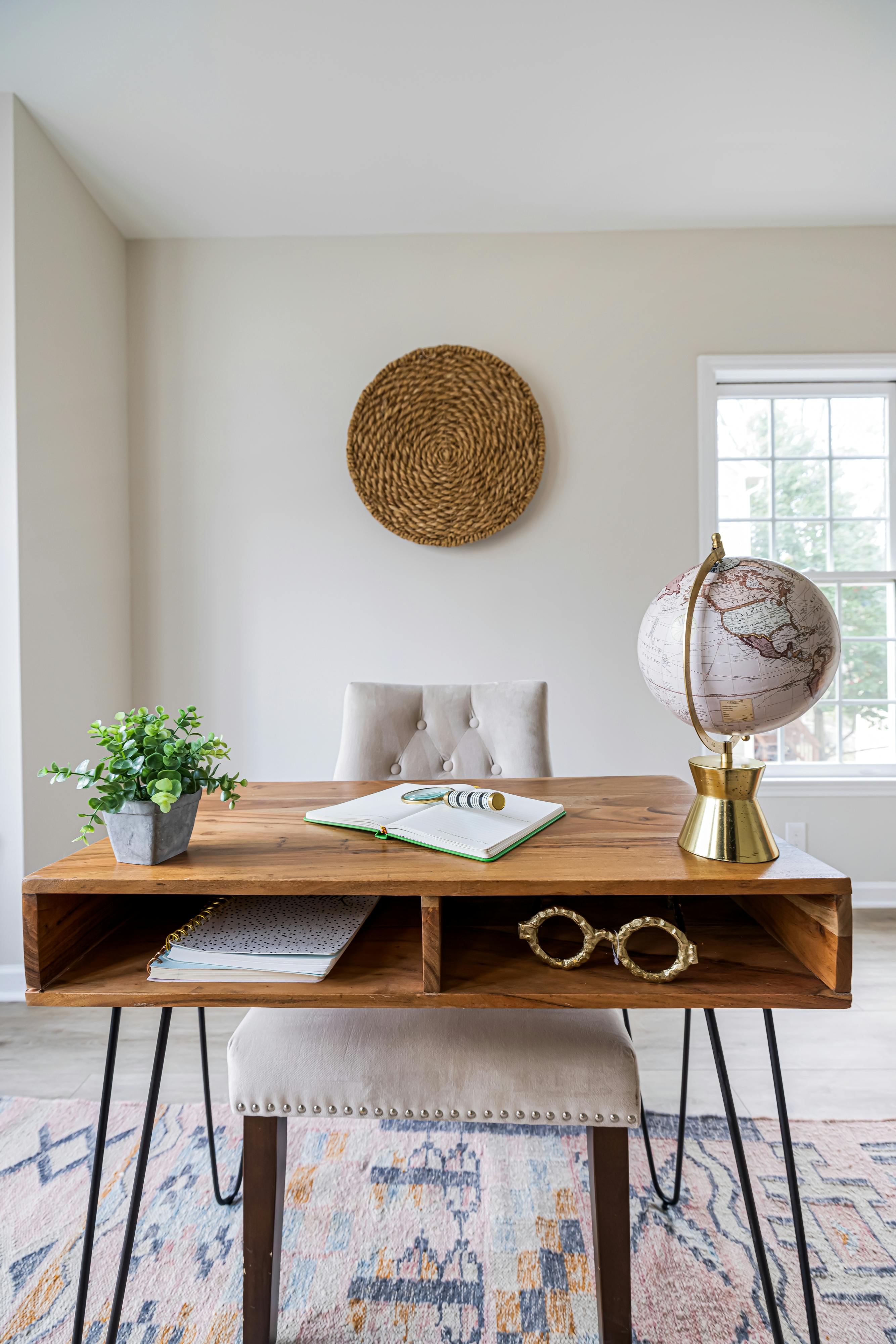 5 Creative Home Office Background Ideas for Video Conferences