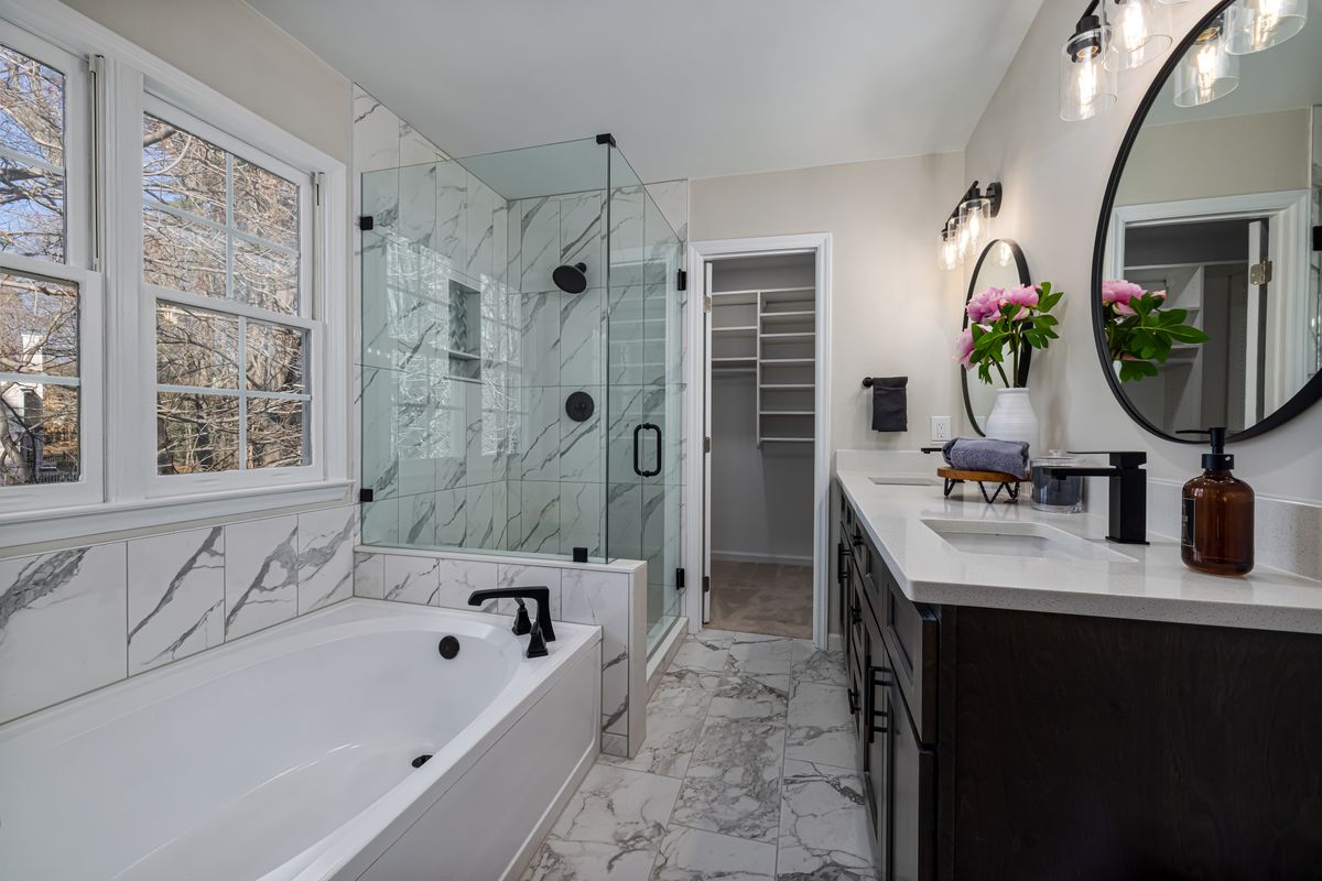 Quel budget pour refaire une salle de bain complète - 3. Prix au m² selon la surface de la salle de bain