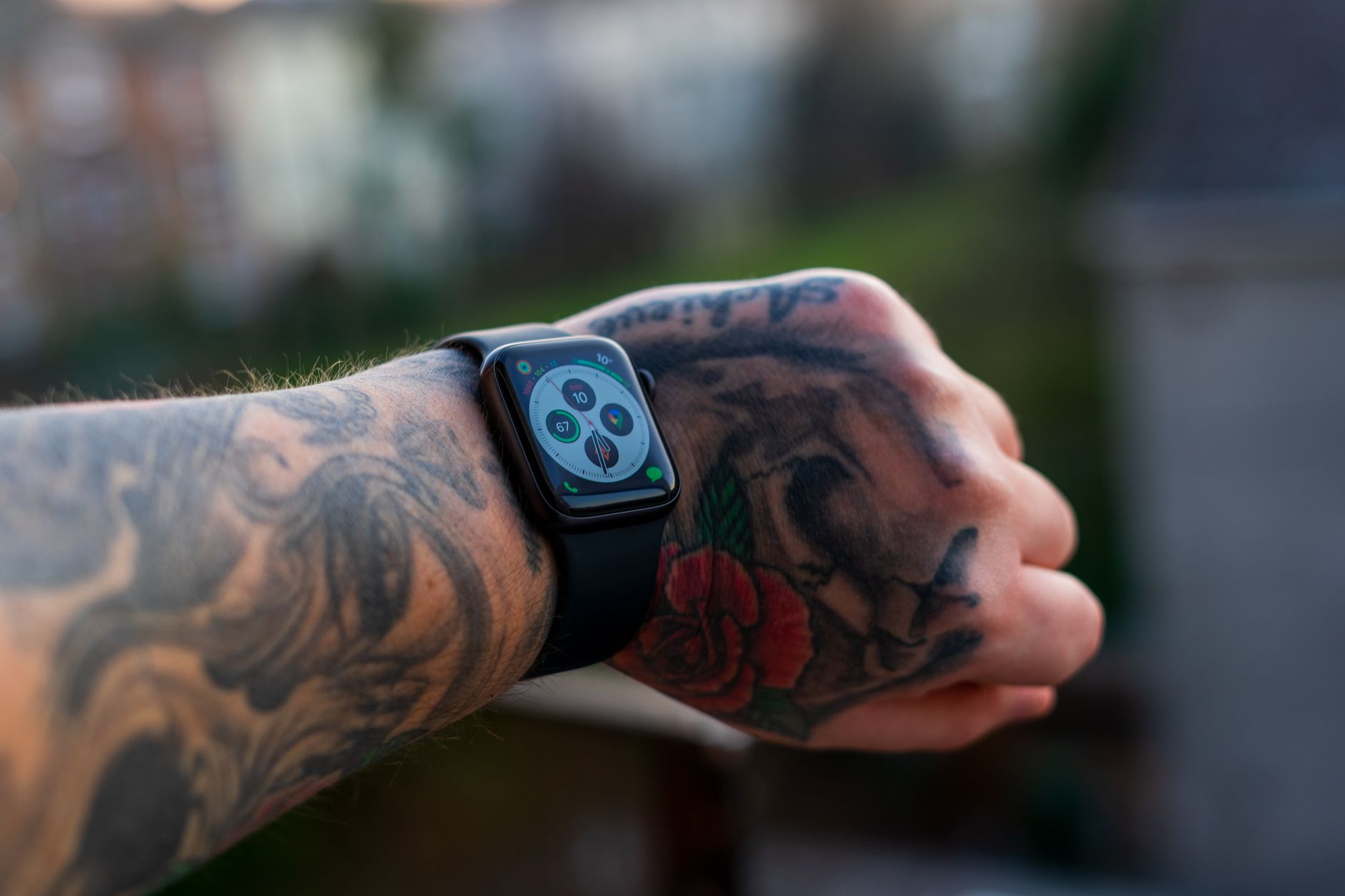 Person wearing Apple Watch rose gold smartwatch on wrist