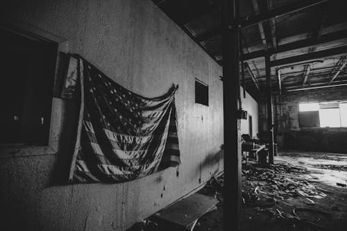 免費 廢棄工廠的美國國旗 圖庫相片