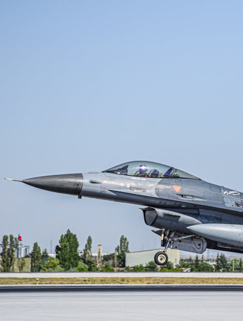 Foto profissional grátis de aeronáutica, aeronave, aeronave militar