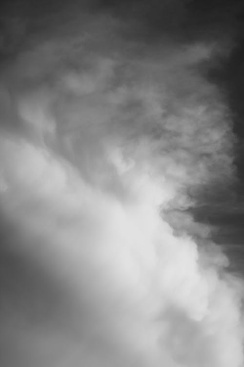 Gratis Immagine gratuita di bianco e nero, cielo nuvoloso, monocromatico Foto a disposizione