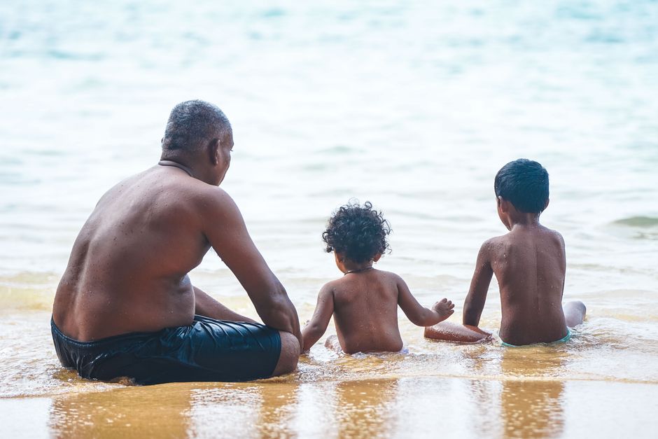 Tragic Heroism: Father Dies Saving Children from Rip Current in Florida