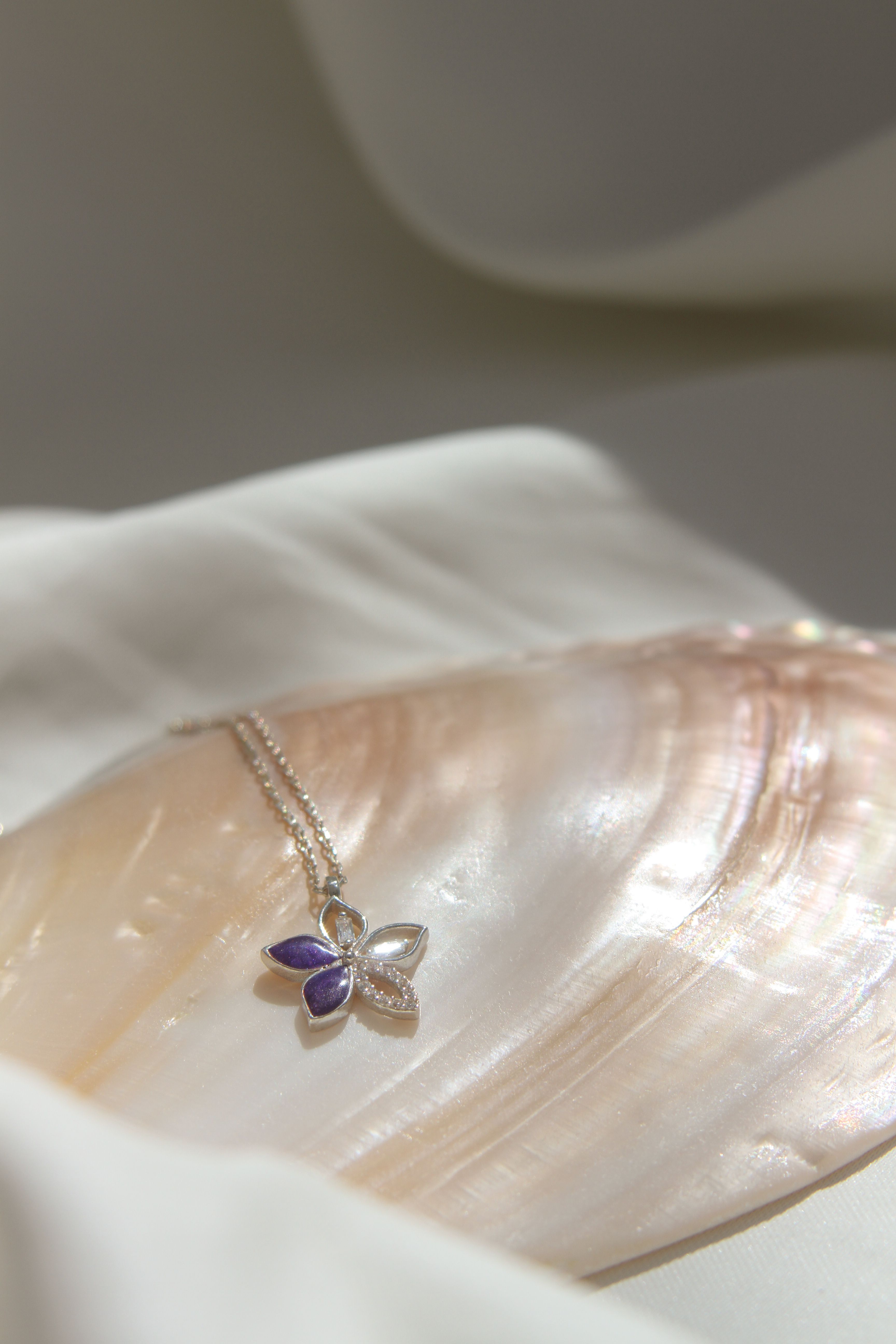 Timeless Silver Necklace With Floral Pendant