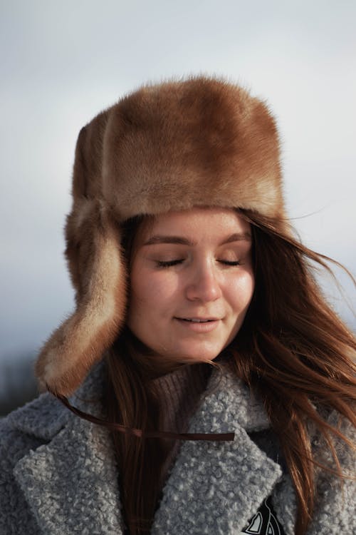 冬季, 咖啡色頭髮的女人, 垂直拍摄 的 免费素材图片
