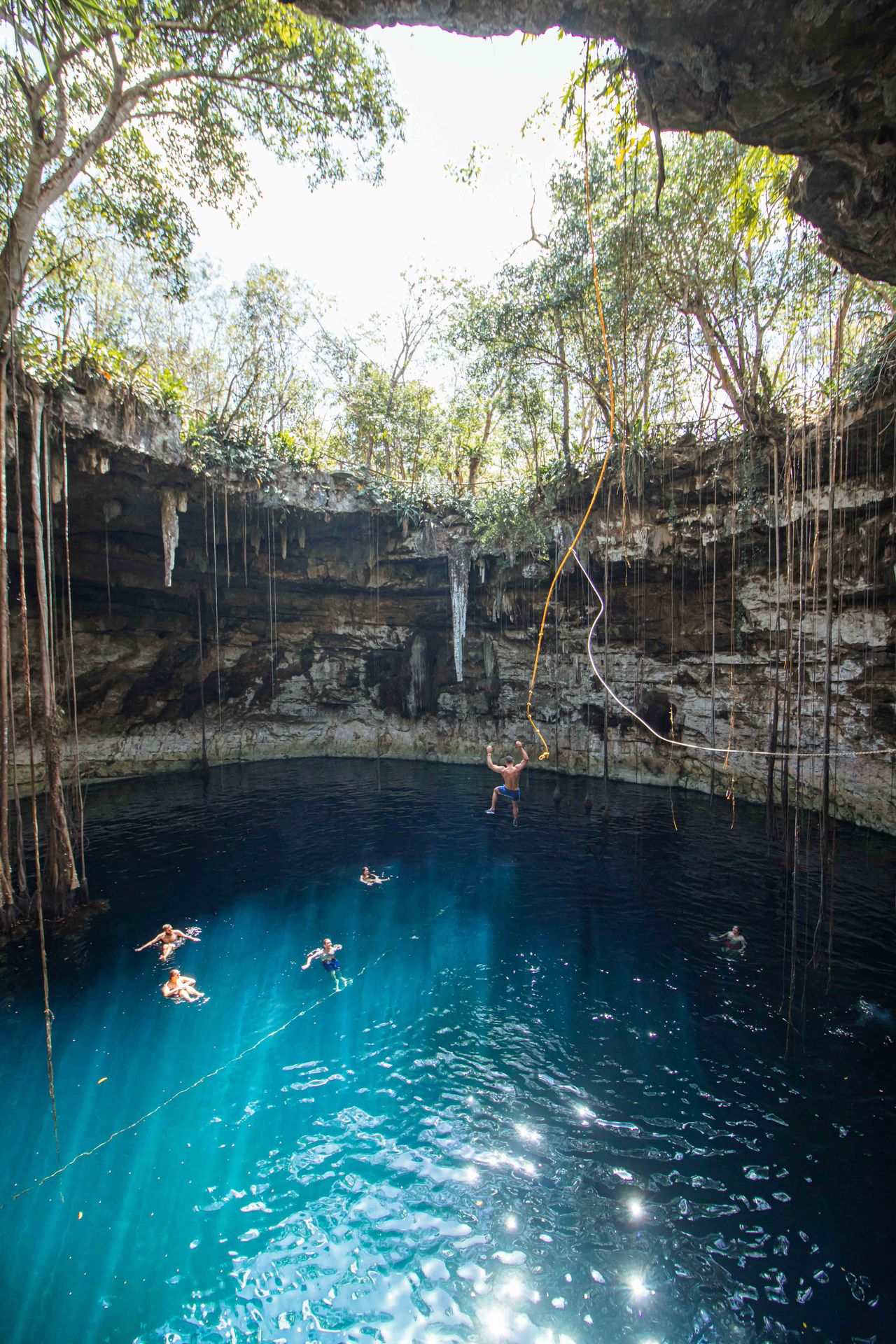 Cénote naturel grotte eaux turquoise Yucatán