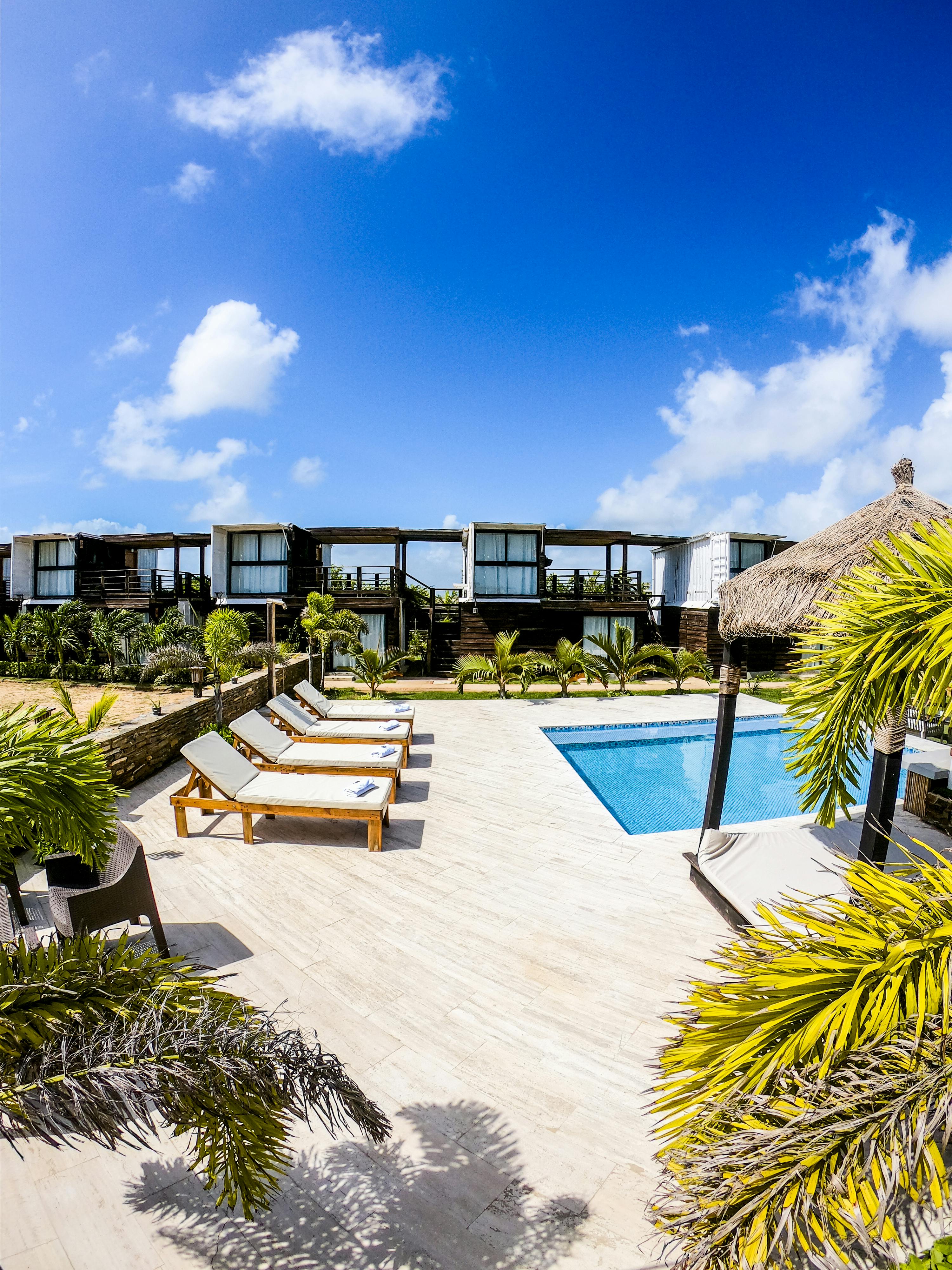 patio chaise lounge chairs by the pool