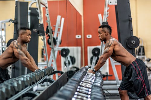 Základová fotografie zdarma na téma afroameričanka, biceps, černoch
