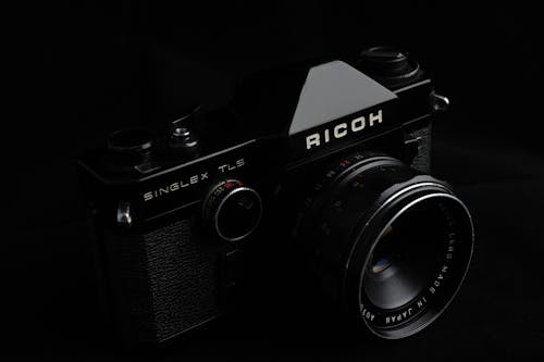 eski model kamera, kamera, siyah kamera içeren Ücretsiz stok fotoğraf