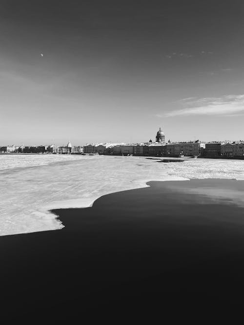 Foto d'estoc gratuïta de blanc i negre, constipat, cos d'aigua