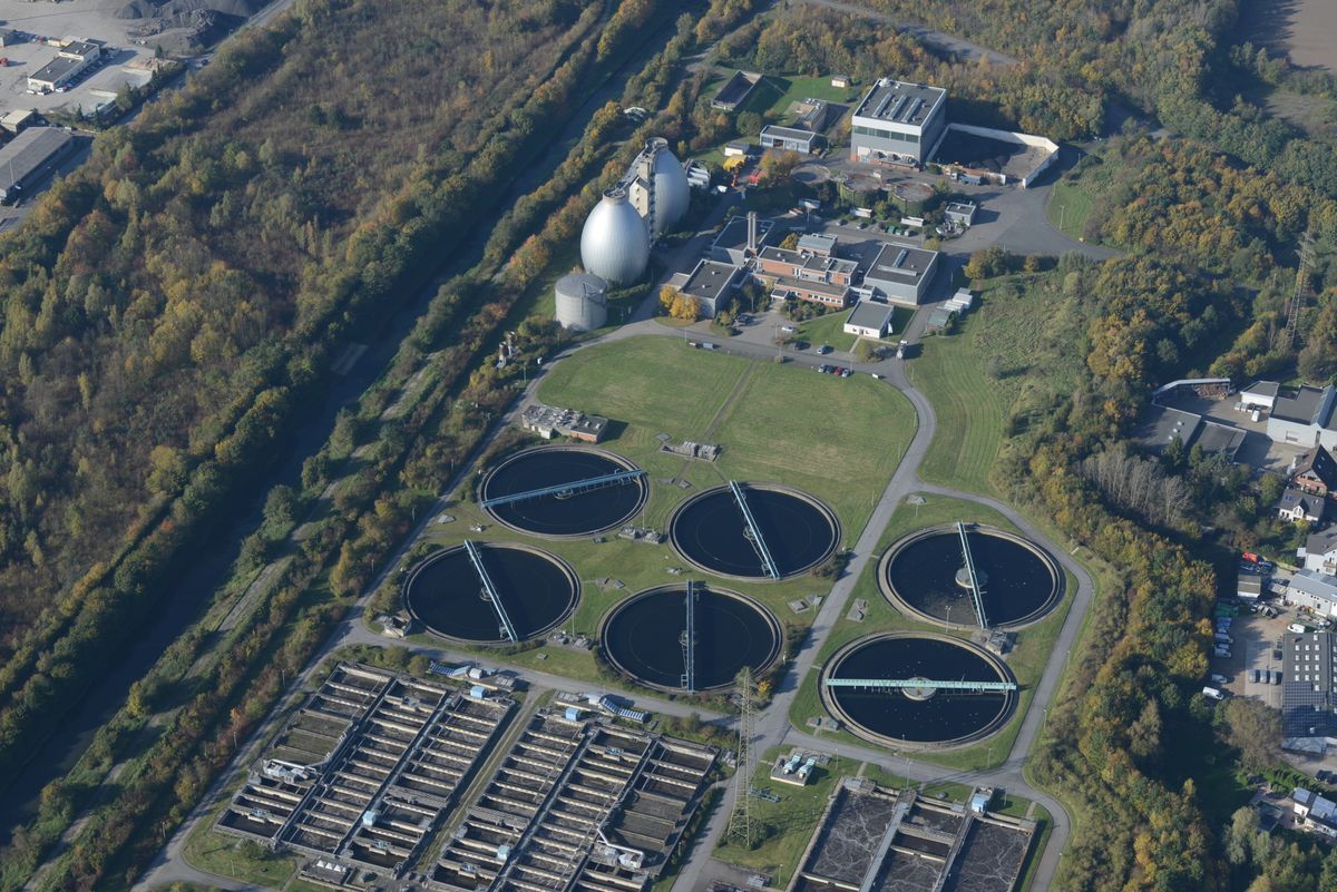 Waterzuiveringsinstallatie in Duitsland (illustratieve stockfoto, geen foto van de beschreven PFAS-installatie)