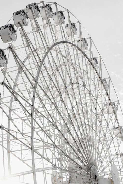 Free White Ferris Wheel Under White Clouds Stock Photo